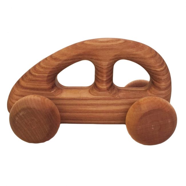 Coche pequeño de madera